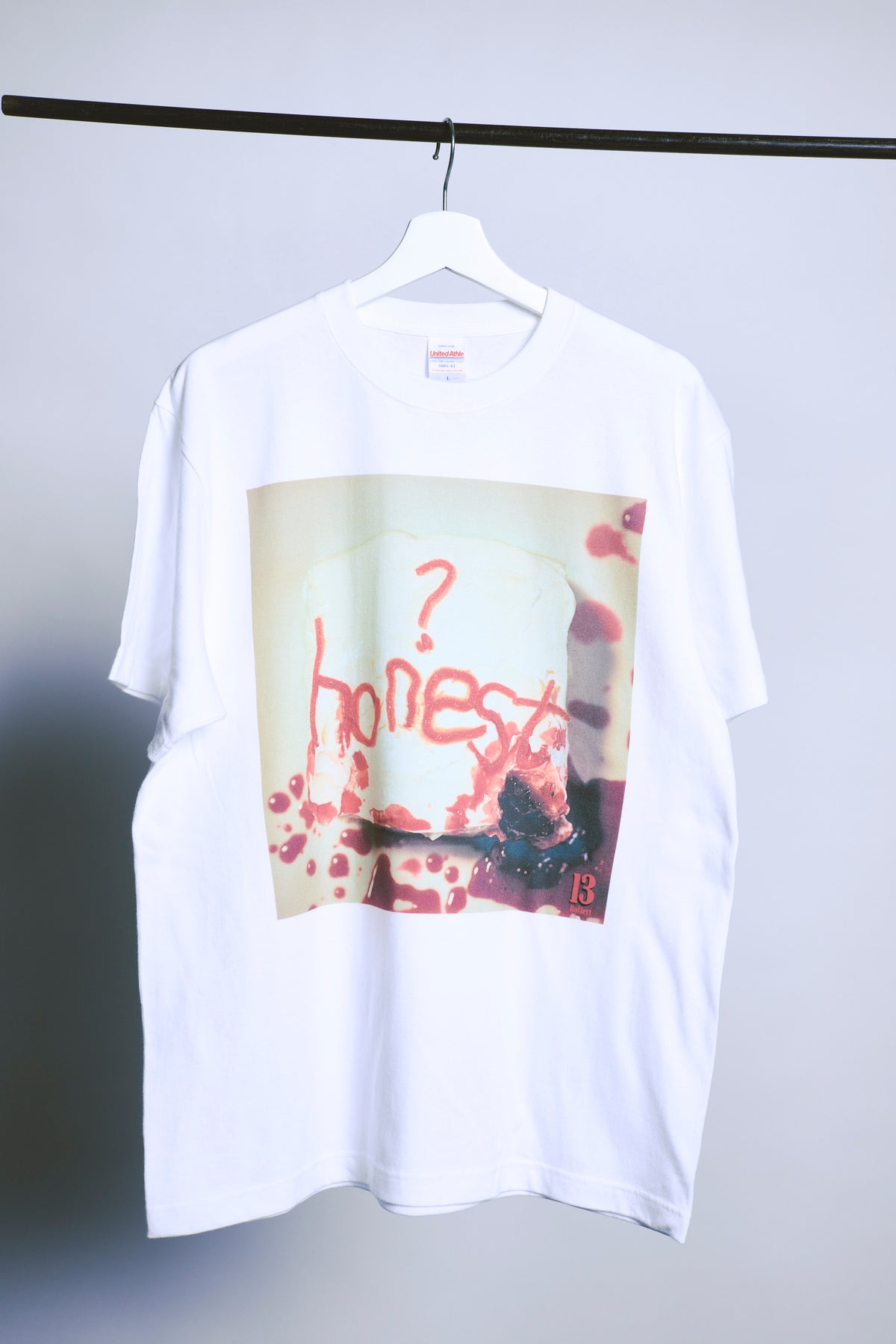 Rol3ert Artwork Tシャツ「(how could i be)honest?」